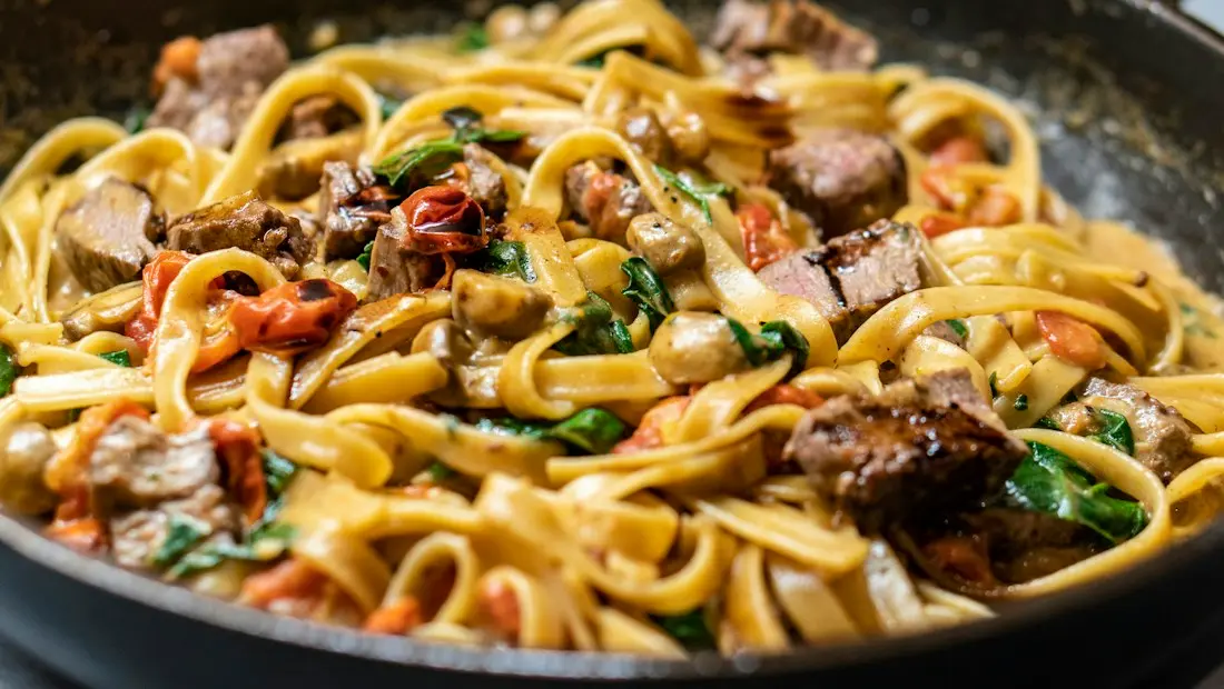 Pasta salteada con verduras